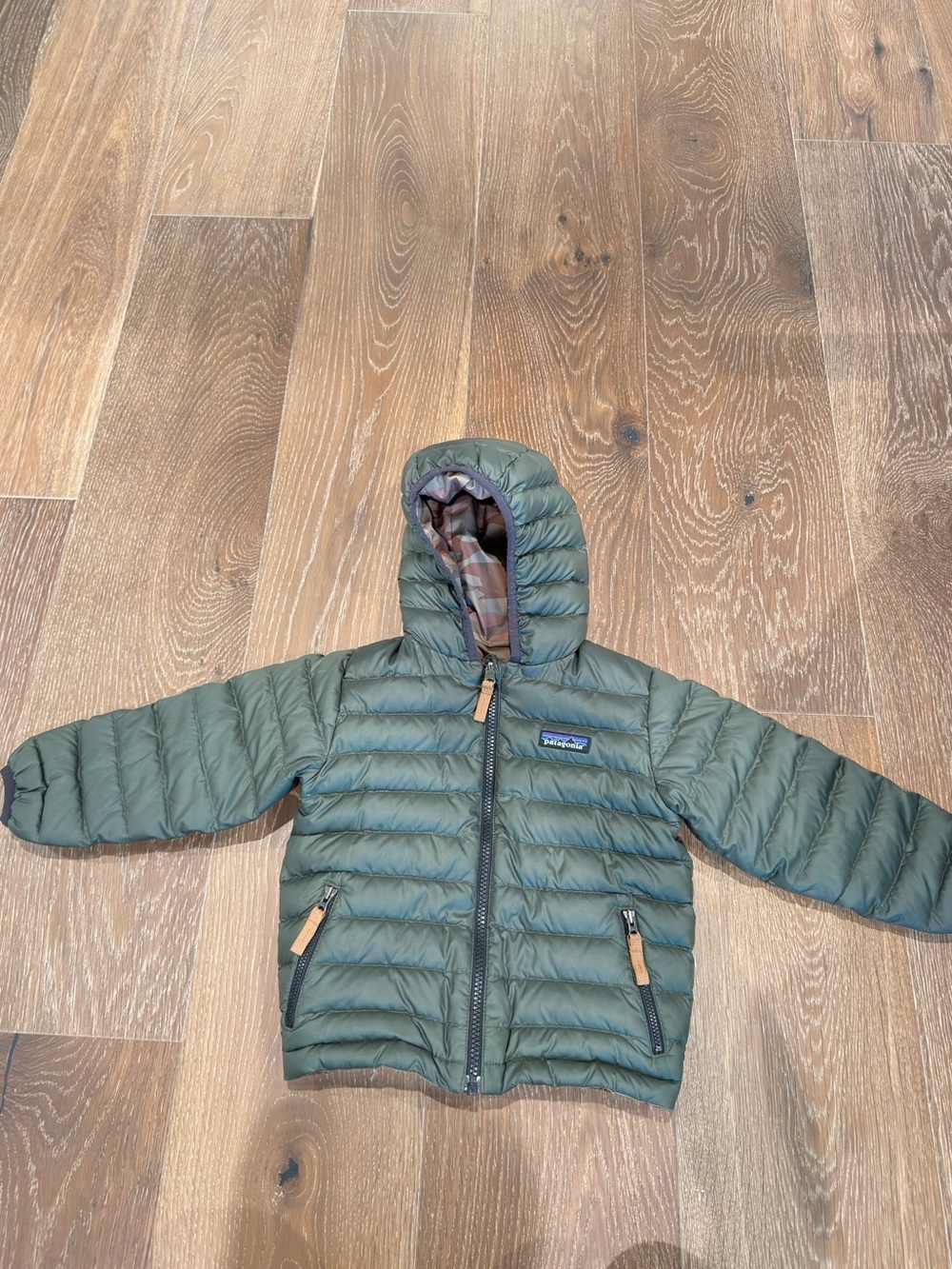 Patagonia Toddler Reversible Down Sweater Hoody Bear Witness Camo Sage 3T